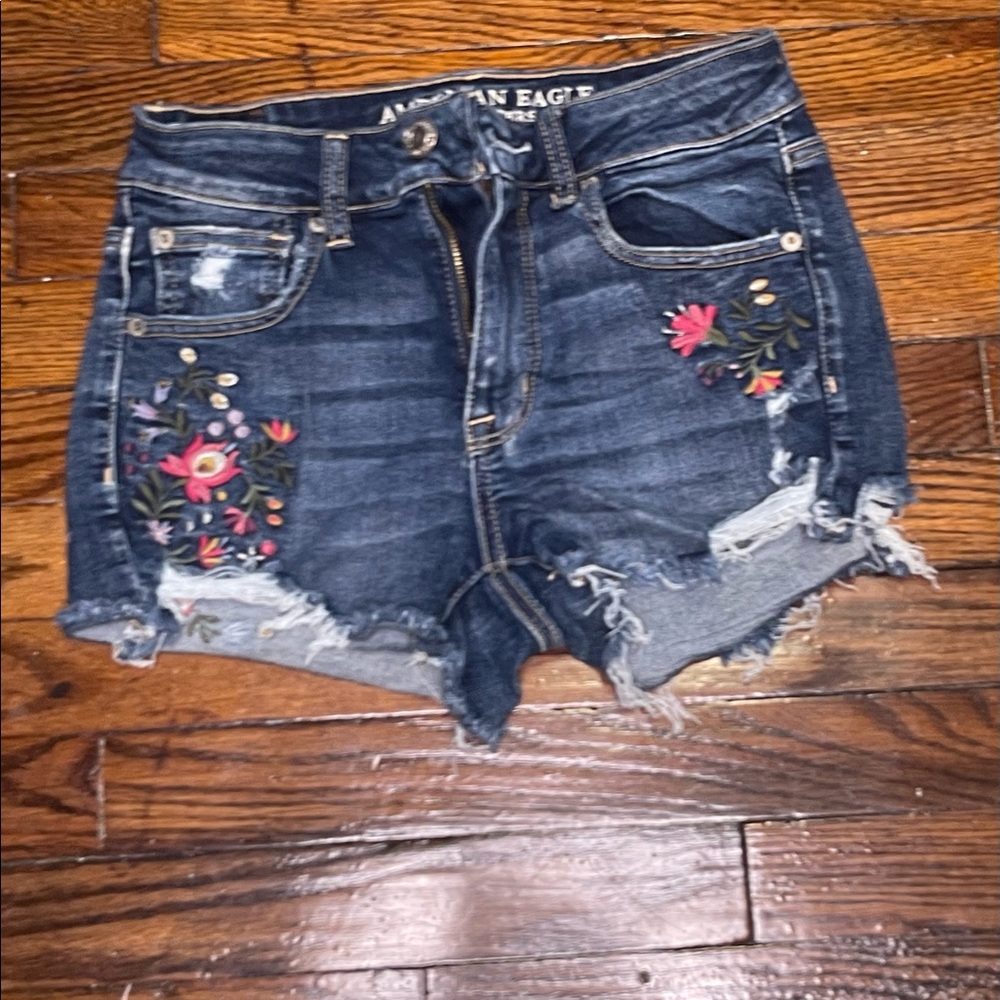 American Eagle flower short shorts